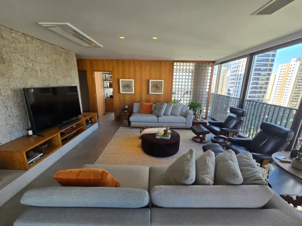 Apartamento de 2 quartos mobiliado com 232 m² no Itaim Bibi, Zona Sul de São Paulo.